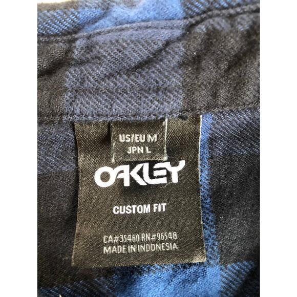 Oakley blue/black plaid custom fit button up flannel men's size medium - Picture 4 of 5